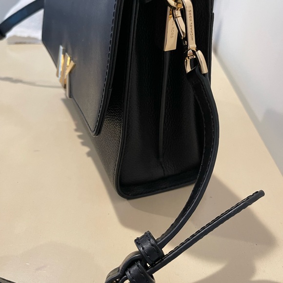 Micheal Kors cross body or over the shoulder purse - Picture 14 of 17